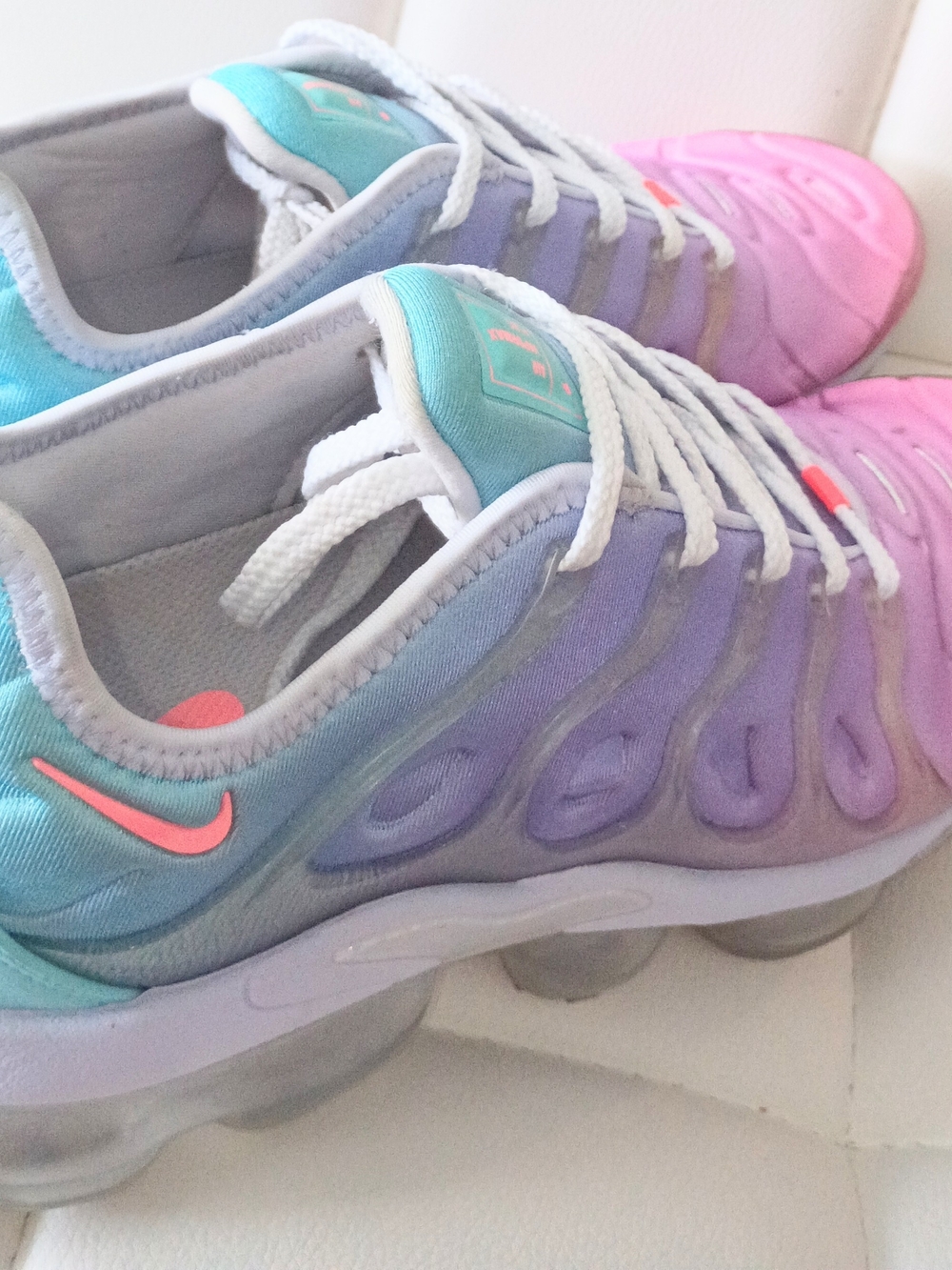 Nike Women’s Gradient Pastel Air VaporMax-Style Sneakers - Pink/Purple/Teal